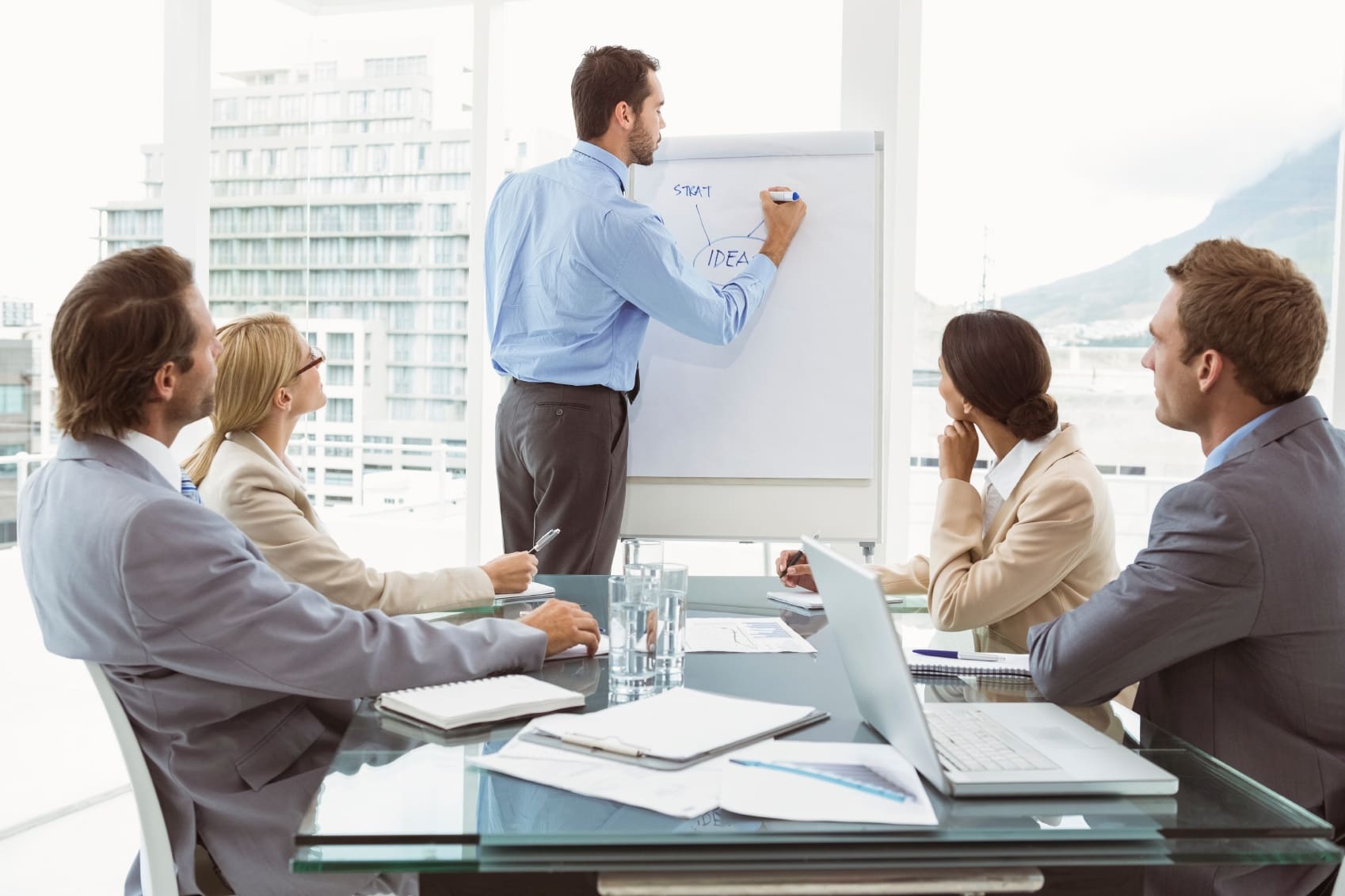 Sales_Presentation_iStock_000050675020_Medium.jpg